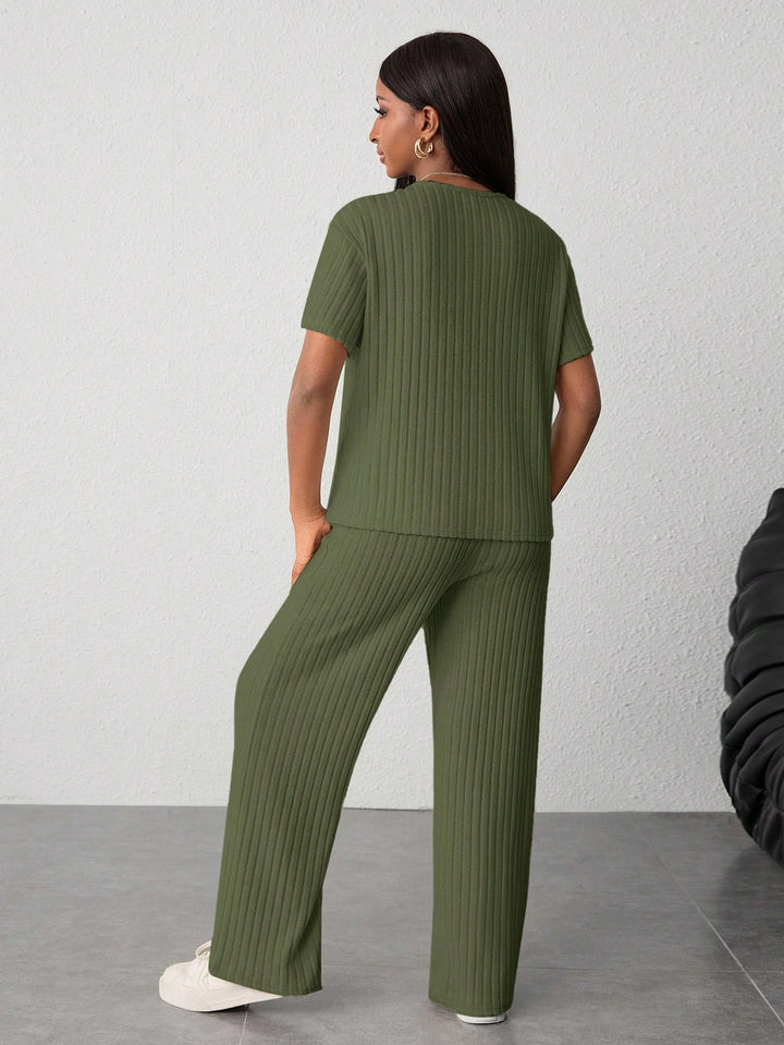 Set de pantaloni si tricou SHEIN, verde
