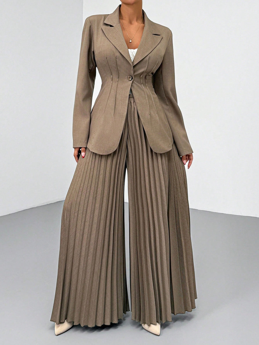 Costum SHEIN, bej