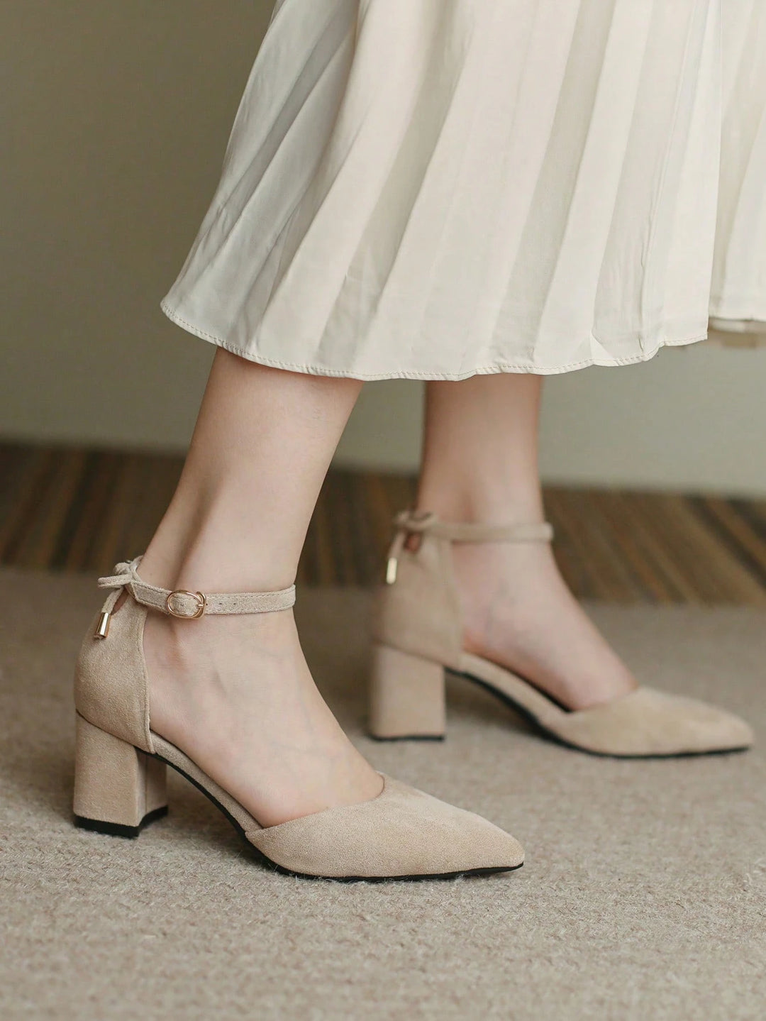 Pantofi cu toc SHEIN, bej