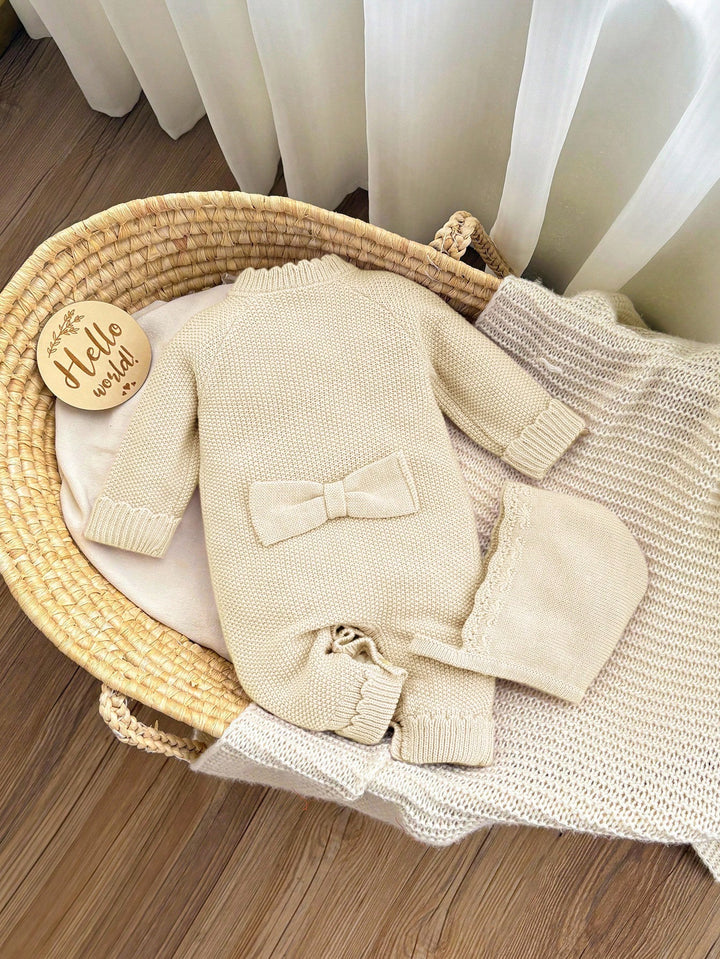 Set salopetă și căciulă SHEIN, crem