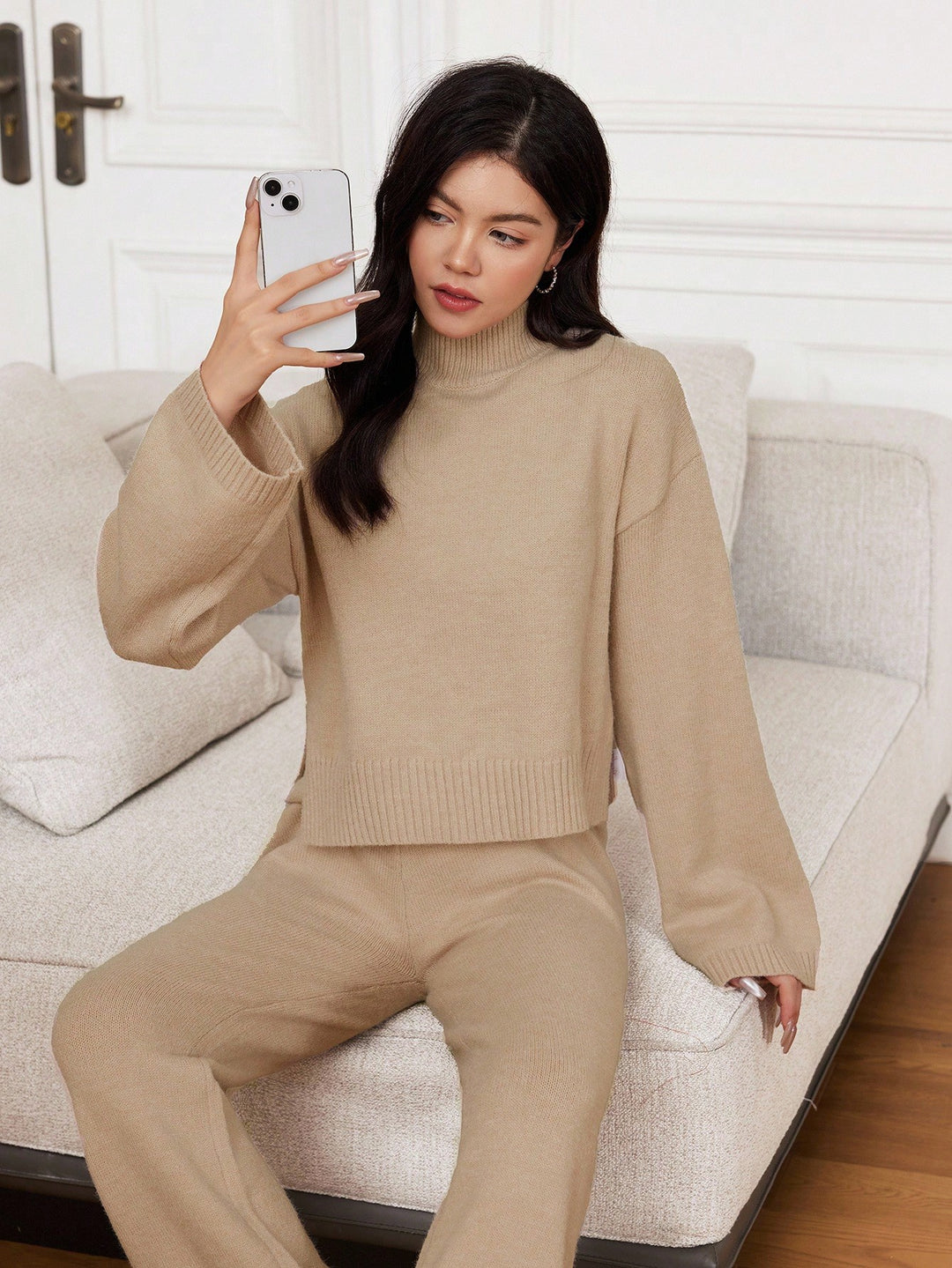 Set din două piese tricou și pantaloni SHEIN, kaki