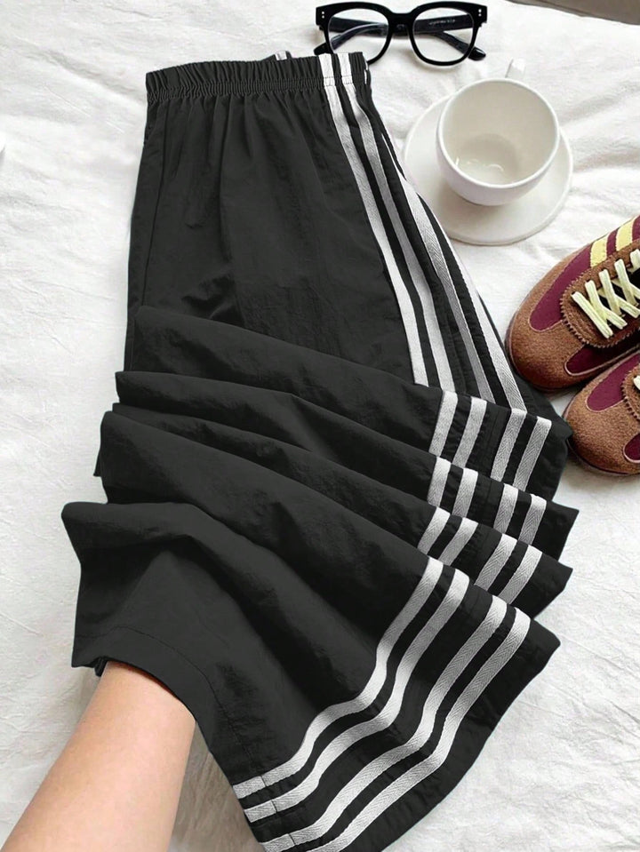 Pantaloni SHEIN, negru