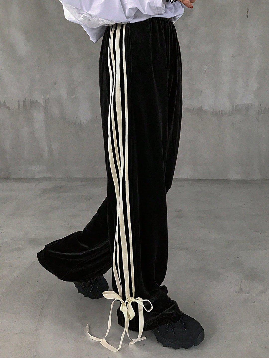 Pantaloni SHEIN, negru