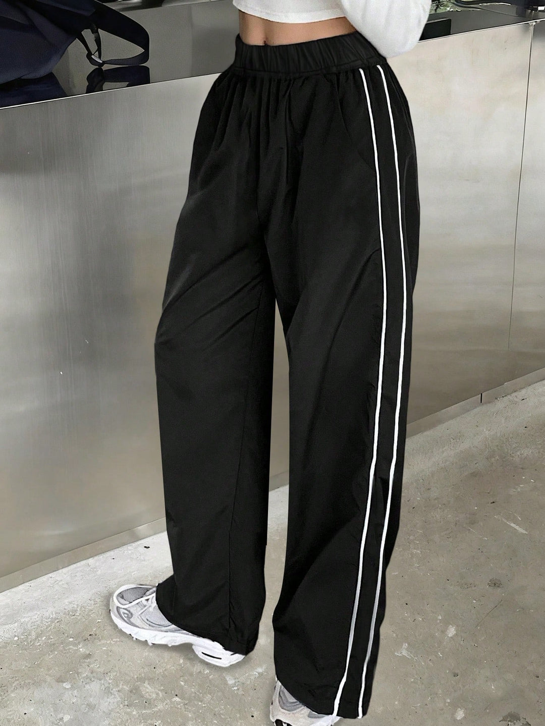 Pantaloni SHEIN, negru