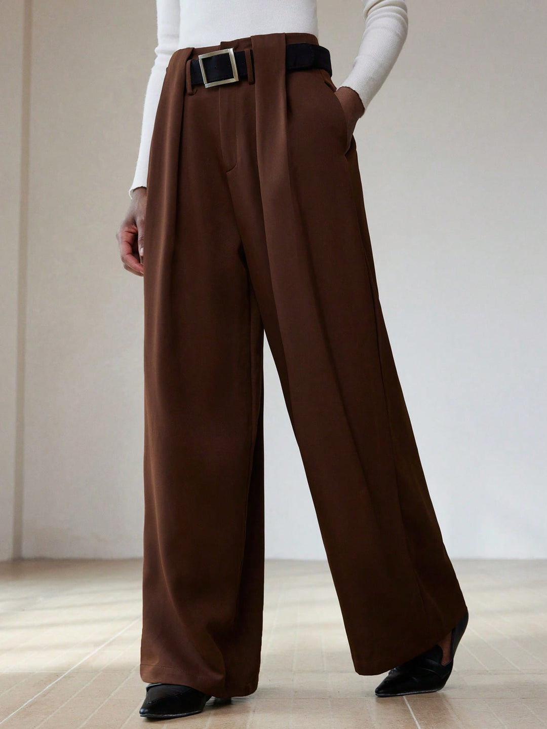 Pantalon SHEIN, maro