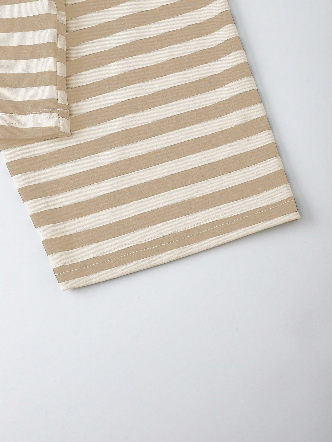 Tricou SHEIN, kaki