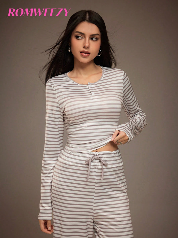 Set de tricou și pantaloni SHEIN, mix culori