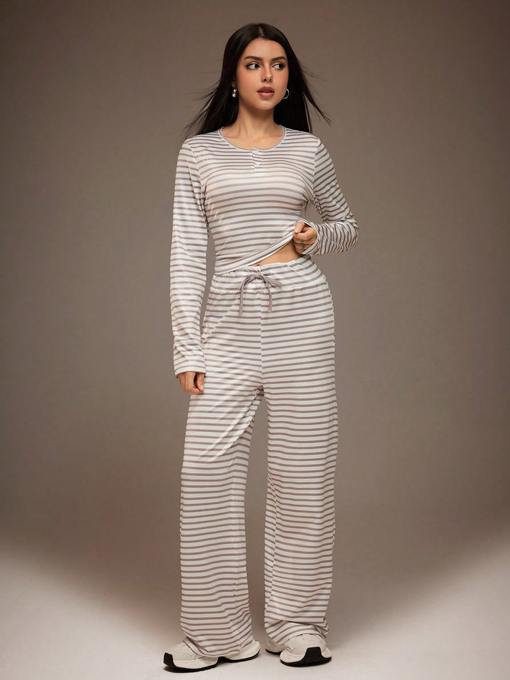 Set de tricou și pantaloni SHEIN, mix culori