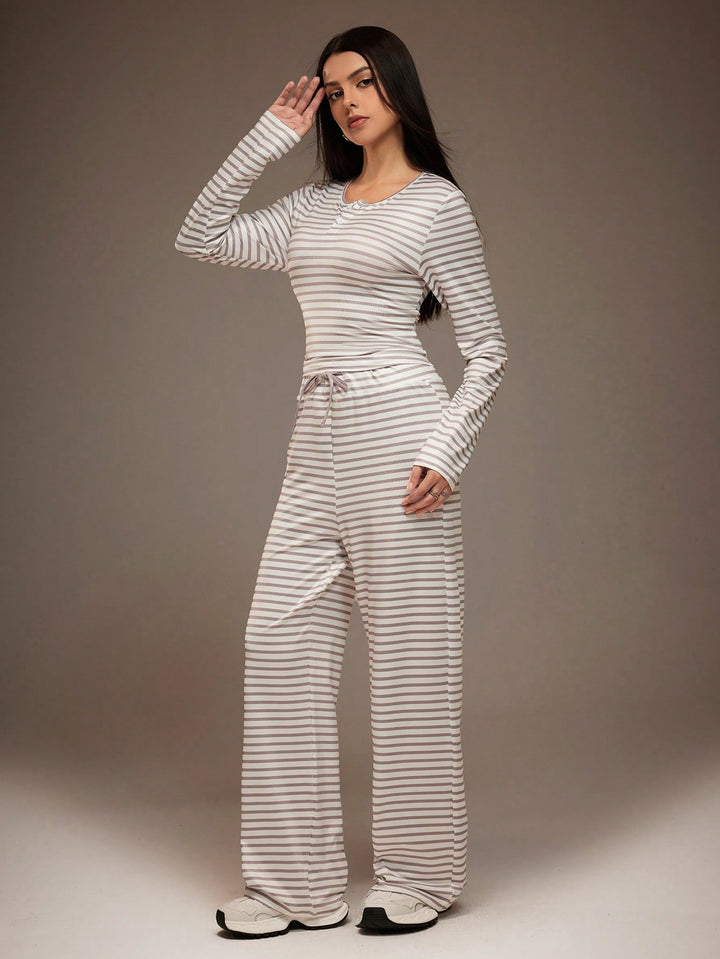 Set de tricou și pantaloni SHEIN, mix culori