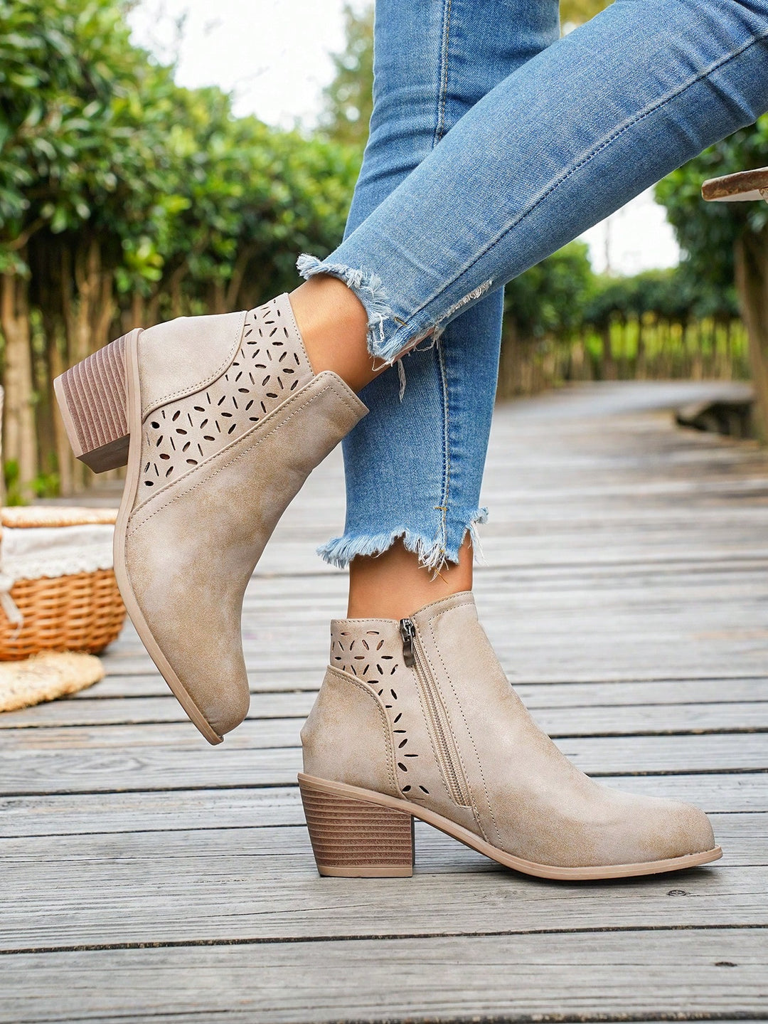 Botine cu toc SHEIN, bej