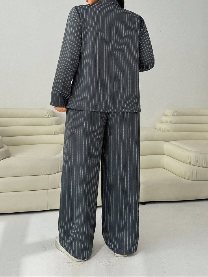 SHEIN együttes, szürke