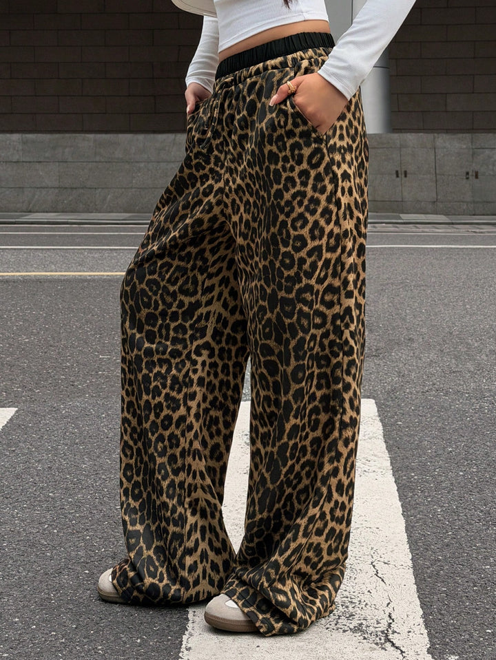 Pantaloni SHEIN, maro