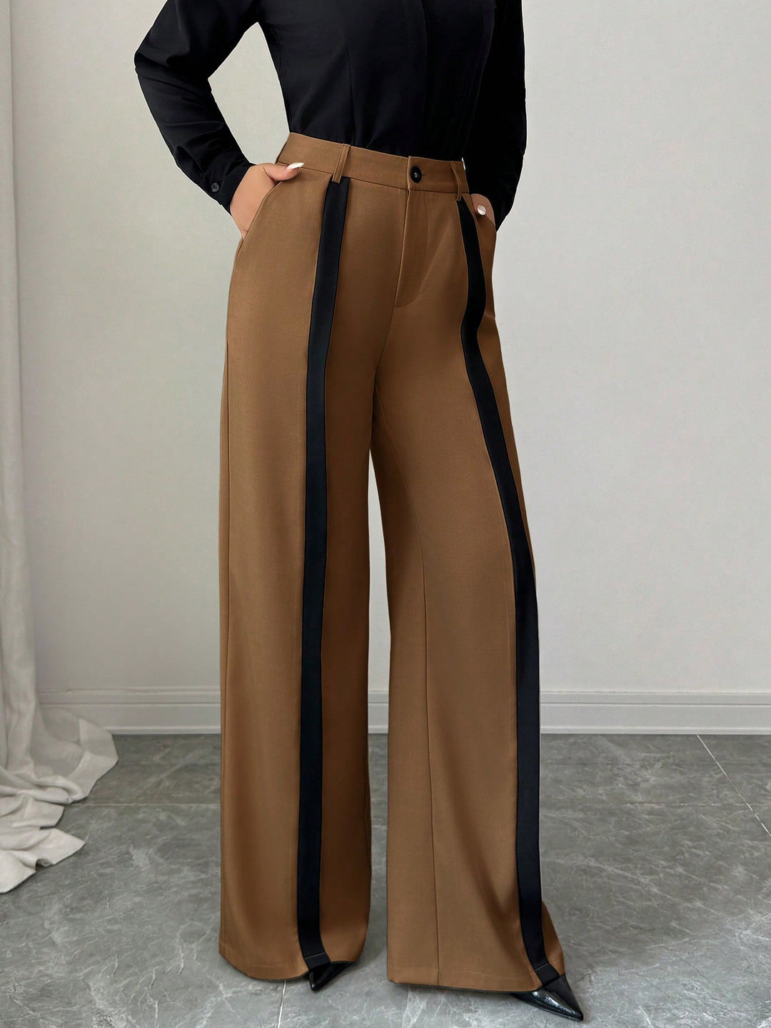 Pantaloni SHEIN, maro