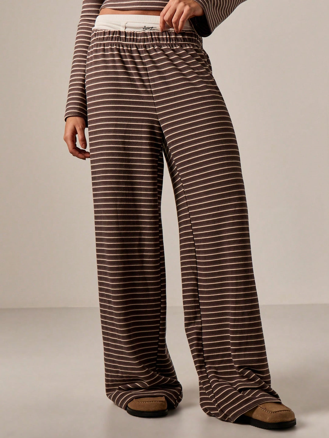 Pantaloni SHEIN, maro
