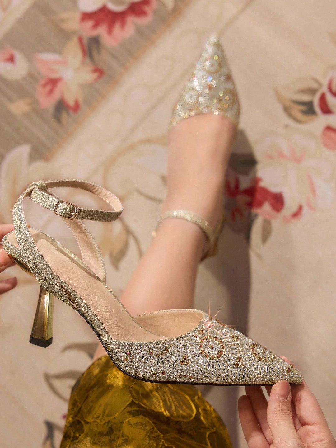 Pantofi cu toc SHEIN, auriu
