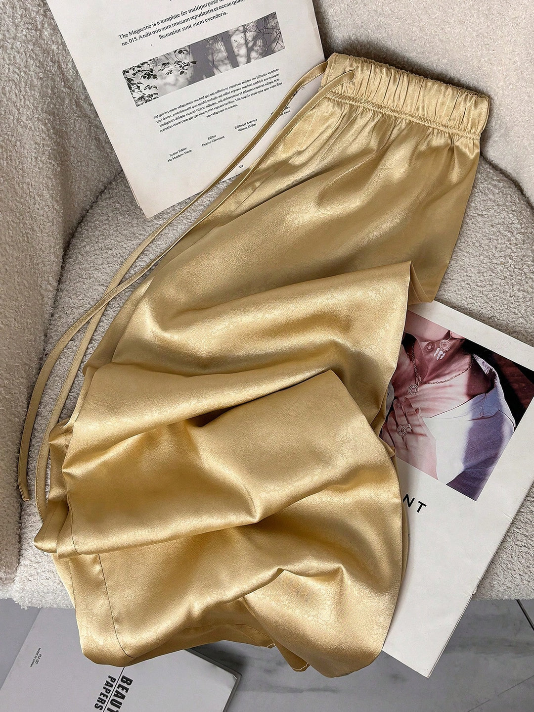 Pantaloni SHEIN, auriu