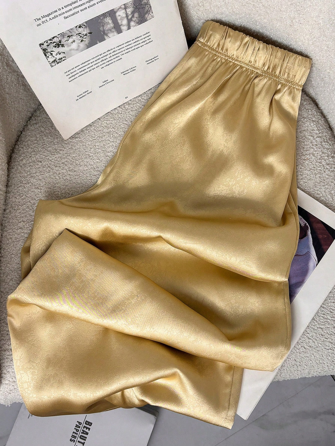 Pantaloni SHEIN, auriu