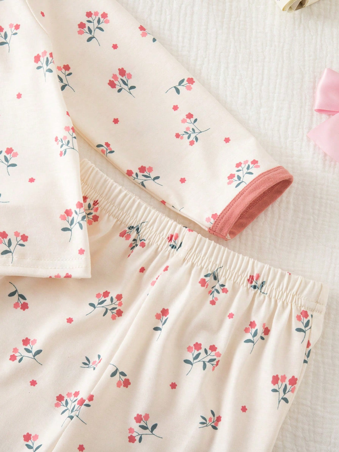 Compleu pijamale SHEIN, crem