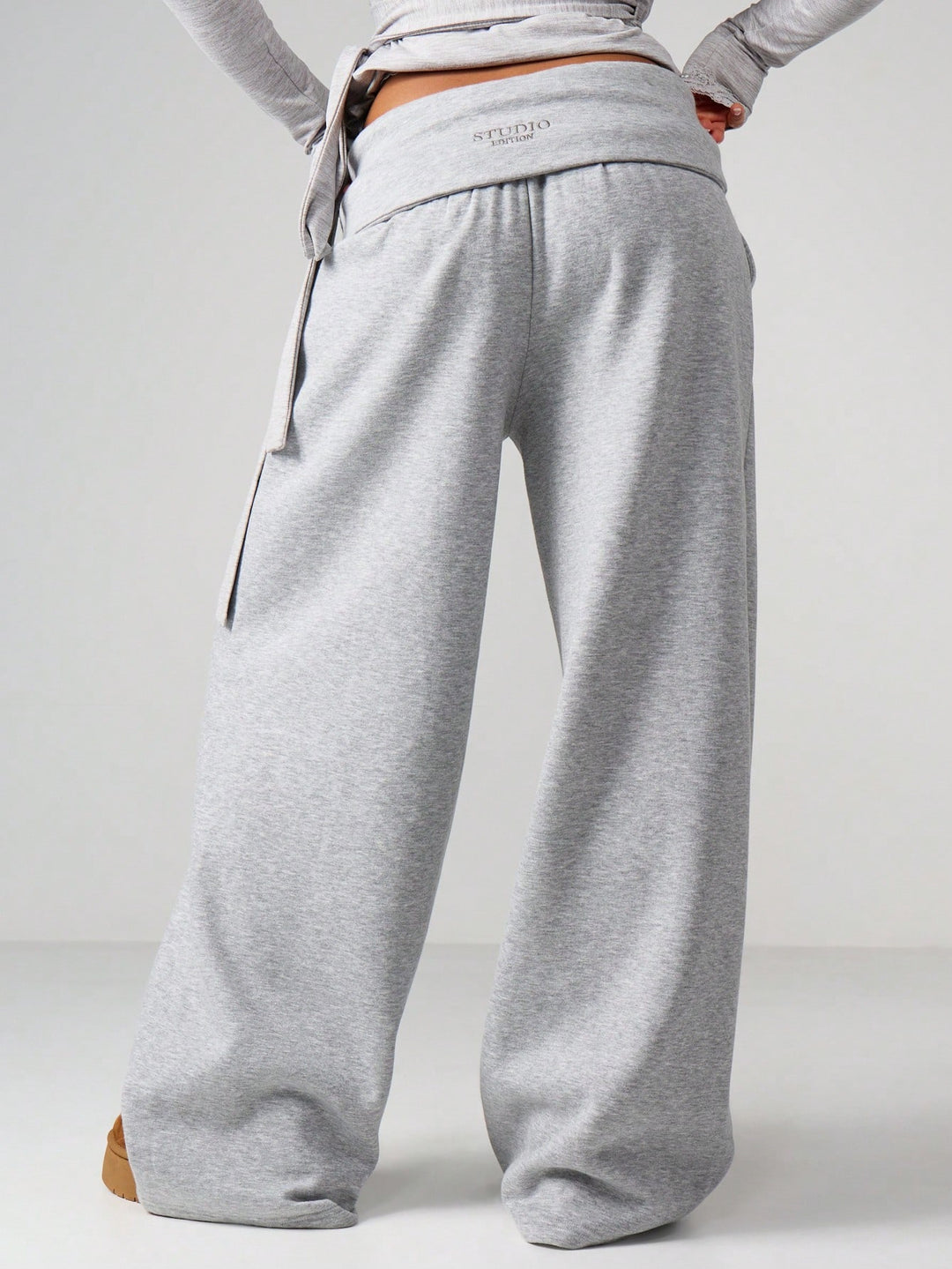Pantaloni SHEIN, gri