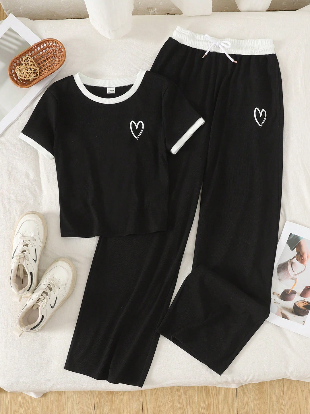 Set de tricou și pantaloni SHEIN, mix culori