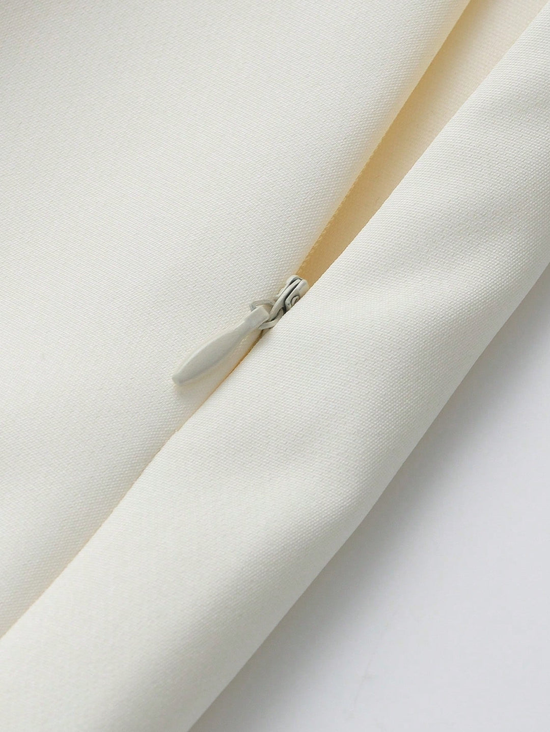Pantaloni scurți SHEIN, crem