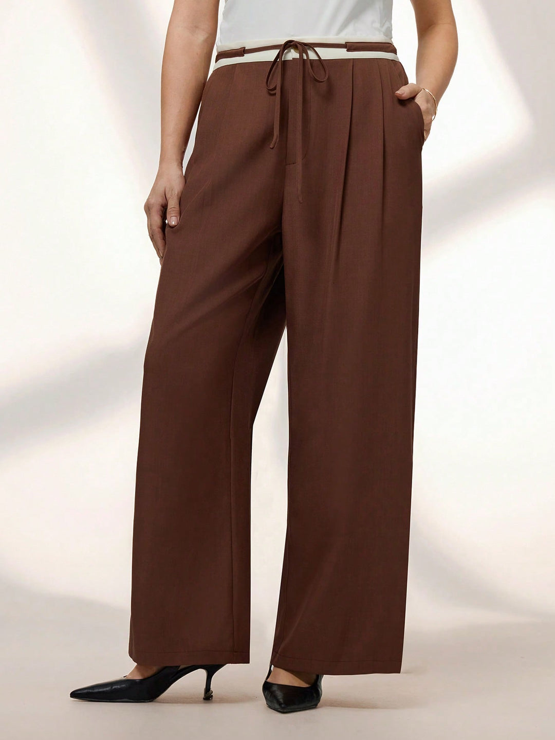 Pantaloni SHEIN, maro