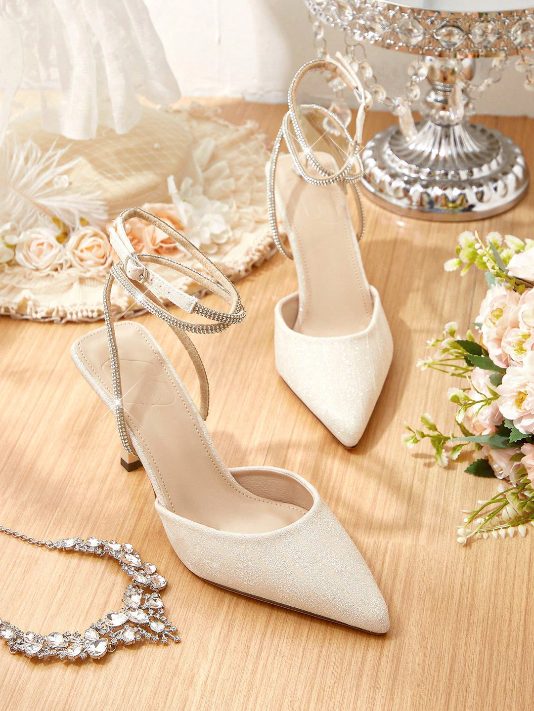Pantofi cu toc SHEIN, bej