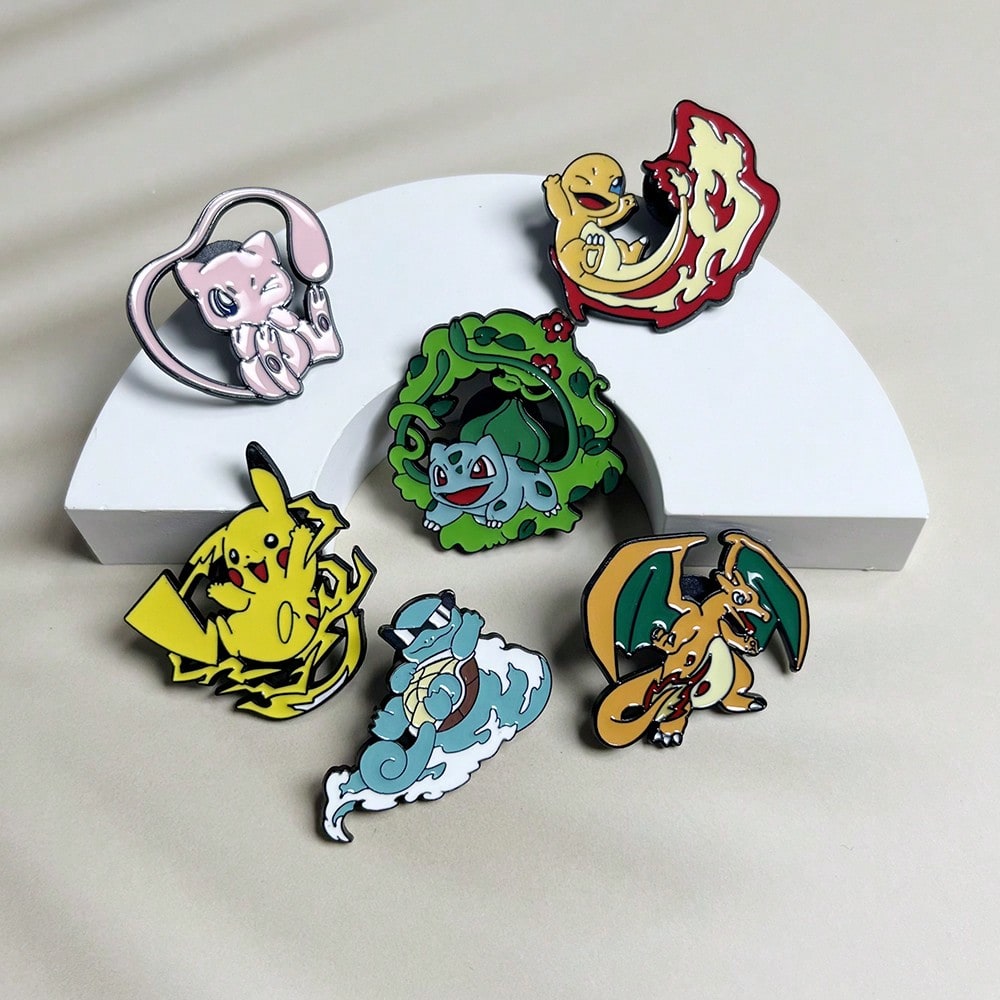 Set de insigne emailate SHEIN, mix culori