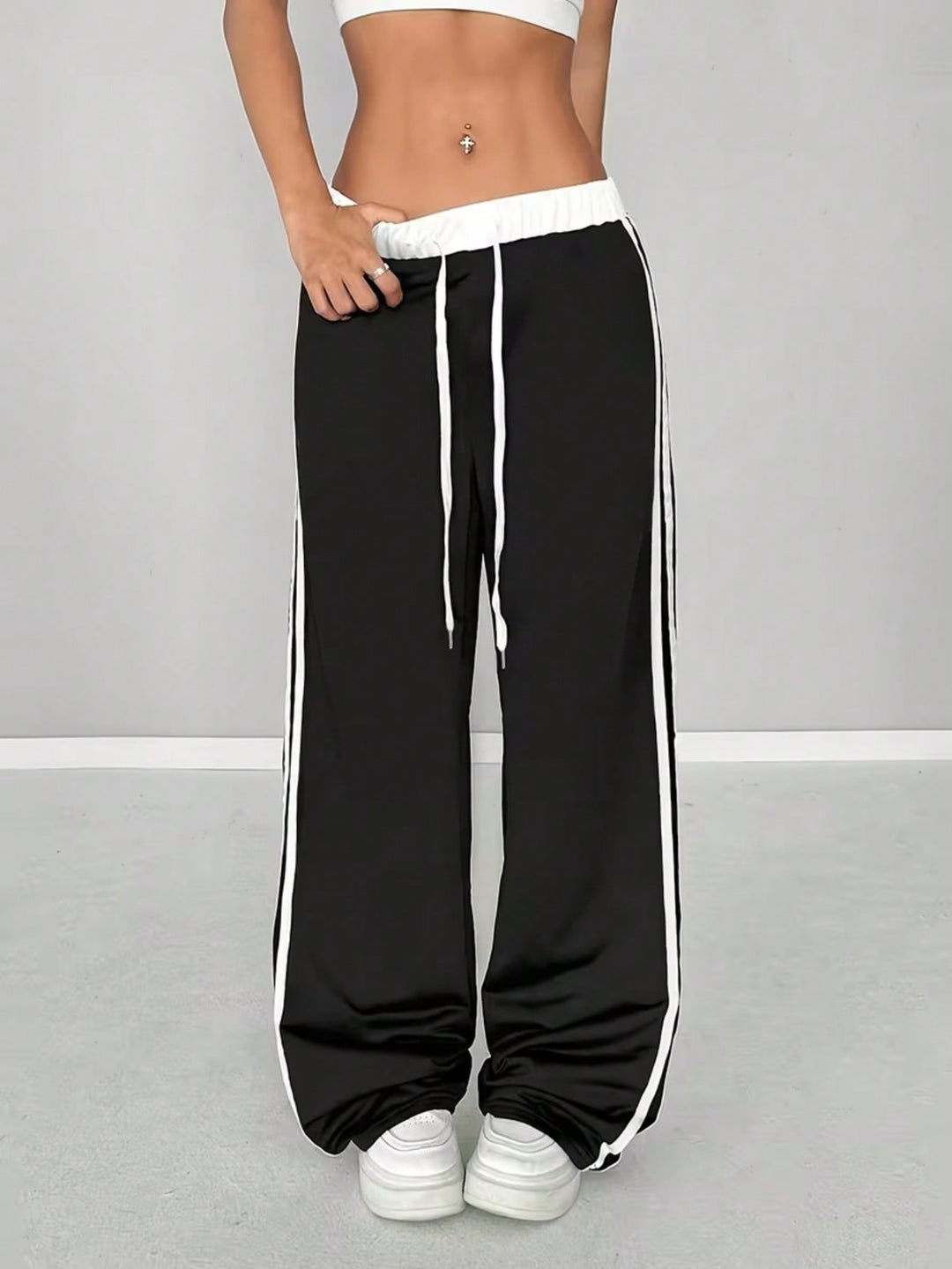 Pantaloni SHEIN, negru