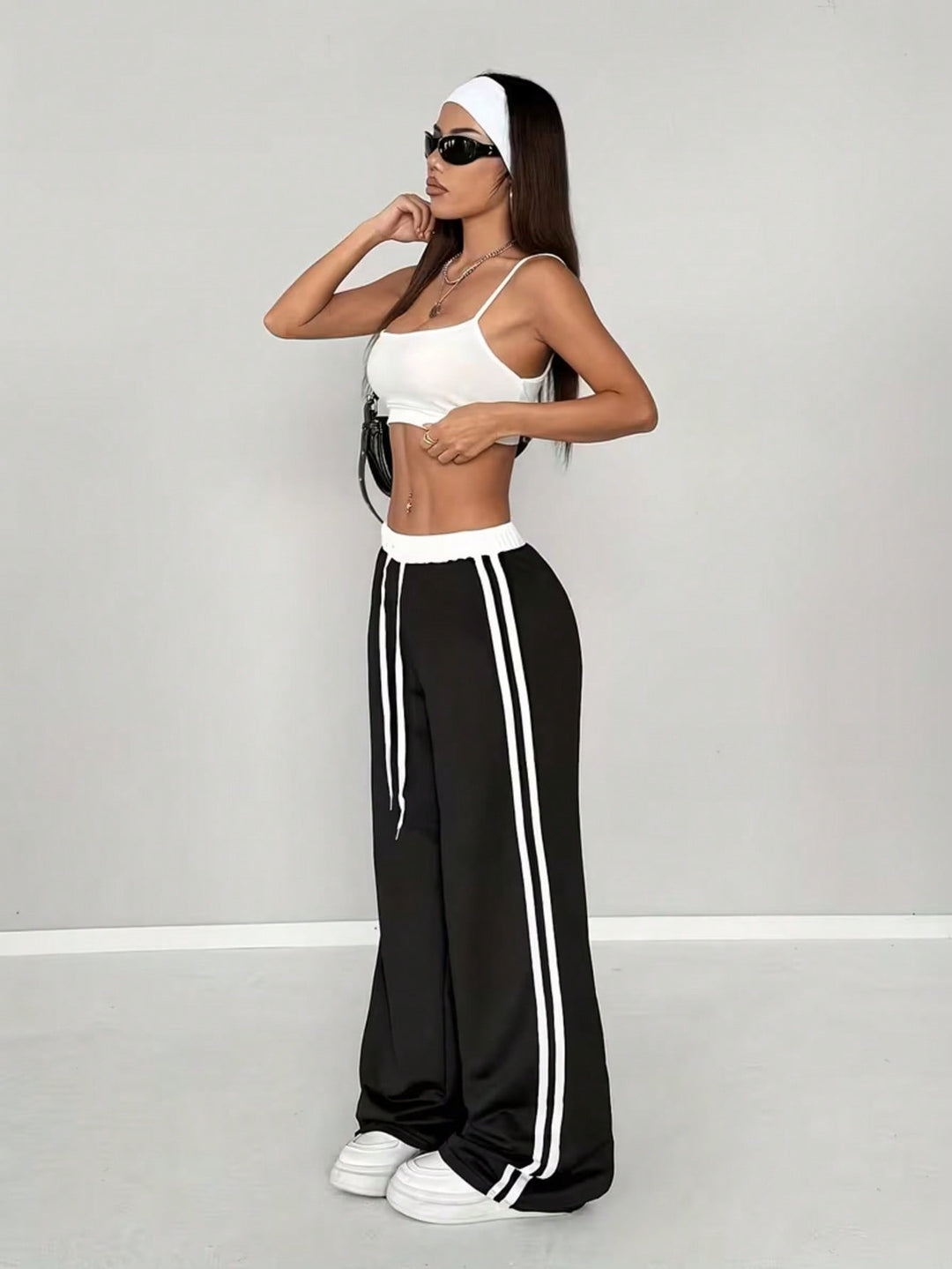 Pantaloni SHEIN, negru