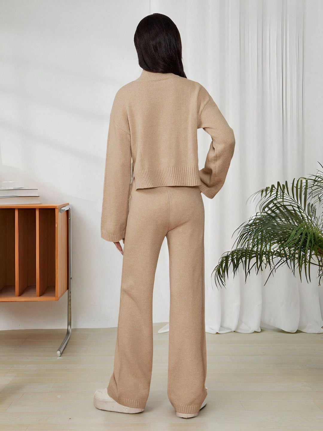 Set din două piese tricou și pantaloni SHEIN, kaki