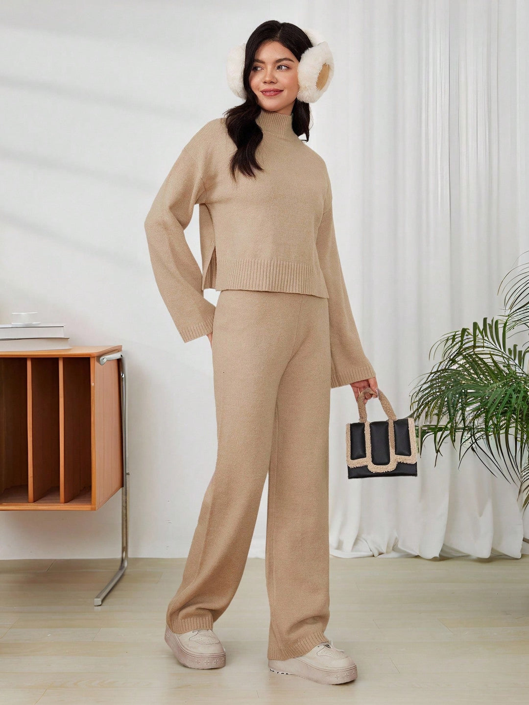 Set din două piese tricou și pantaloni SHEIN, kaki