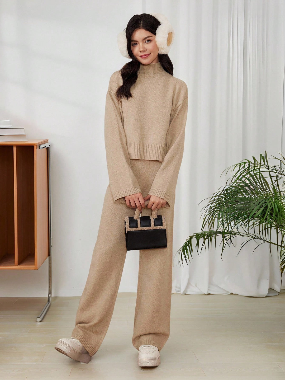 Set din două piese tricou și pantaloni SHEIN, kaki