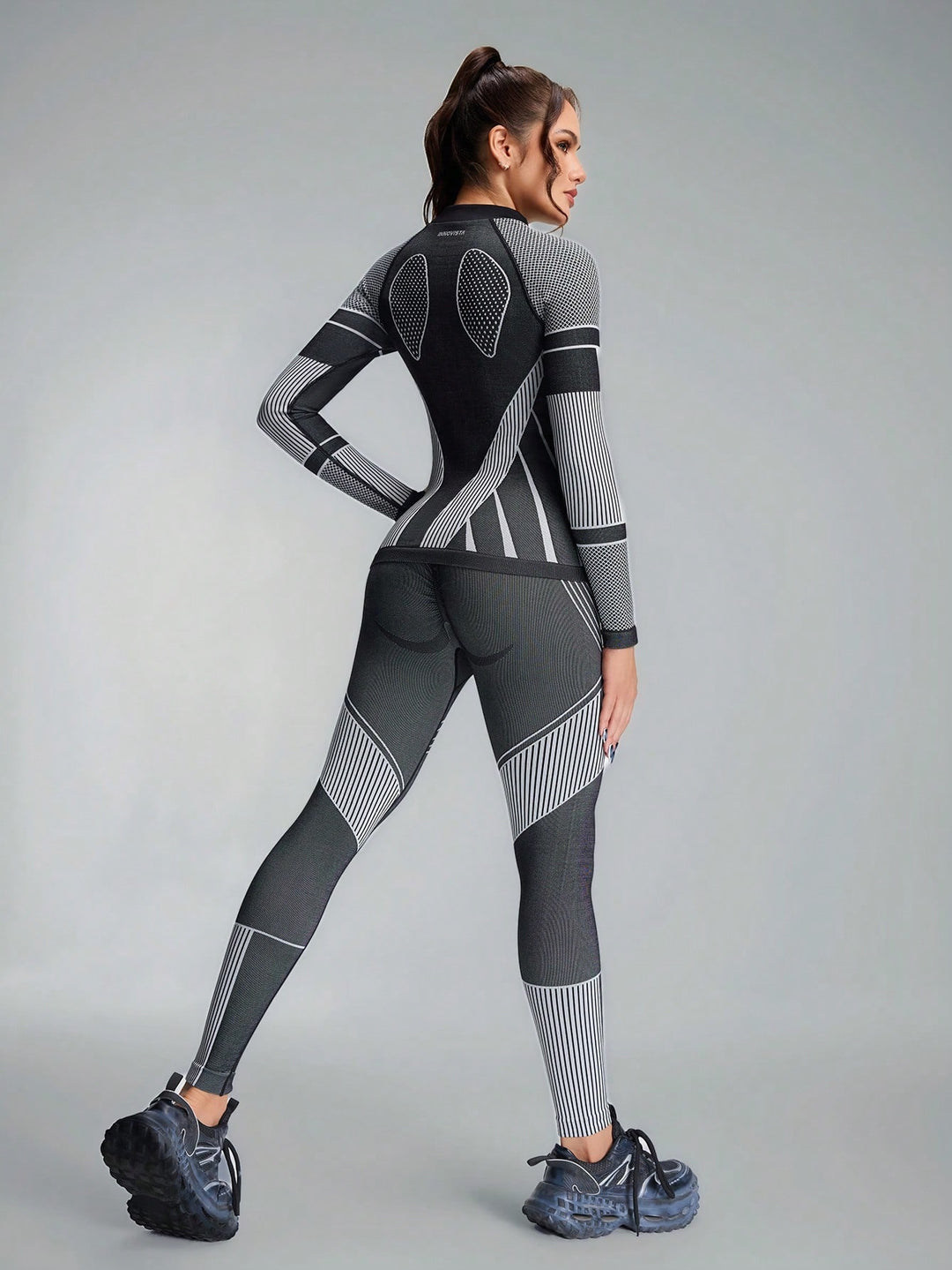Compleu sport SHEIN, mix culori