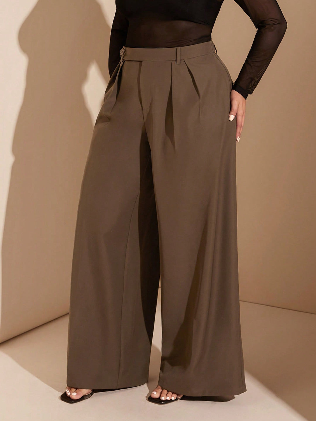 Pantaloni SHEIN, maro