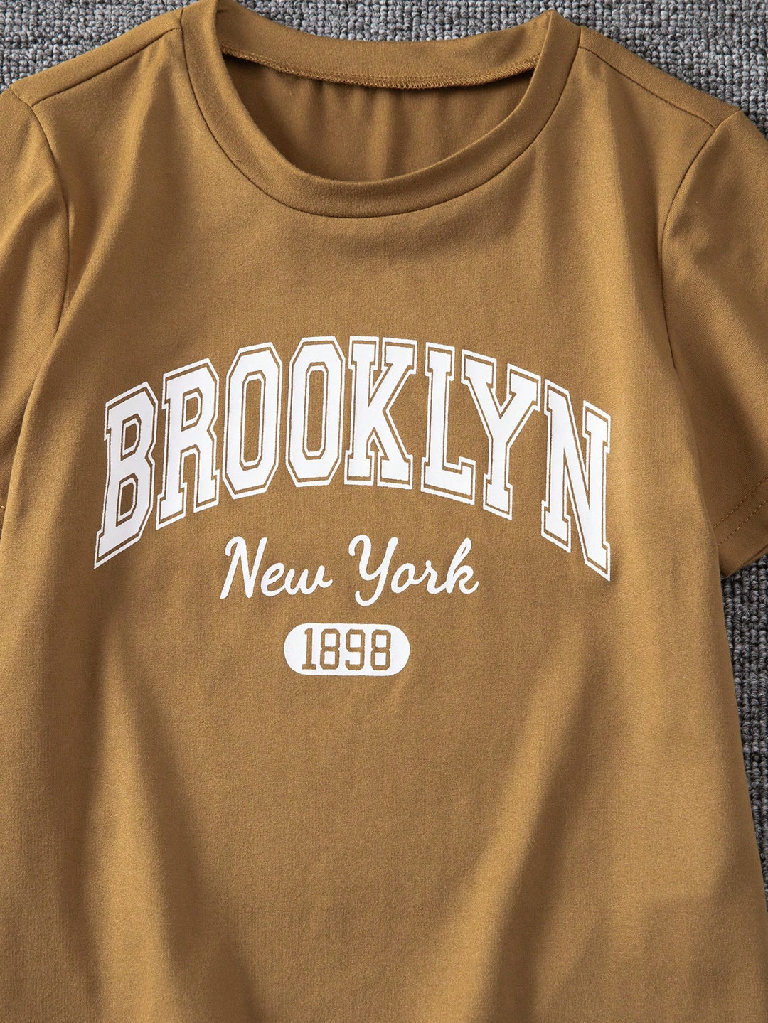 Tricou SHEIN, maro