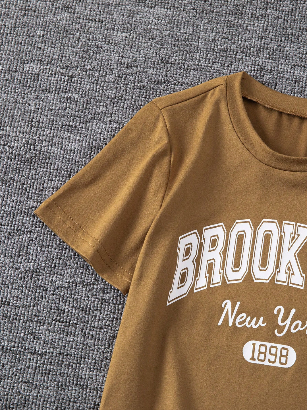 Tricou SHEIN, maro