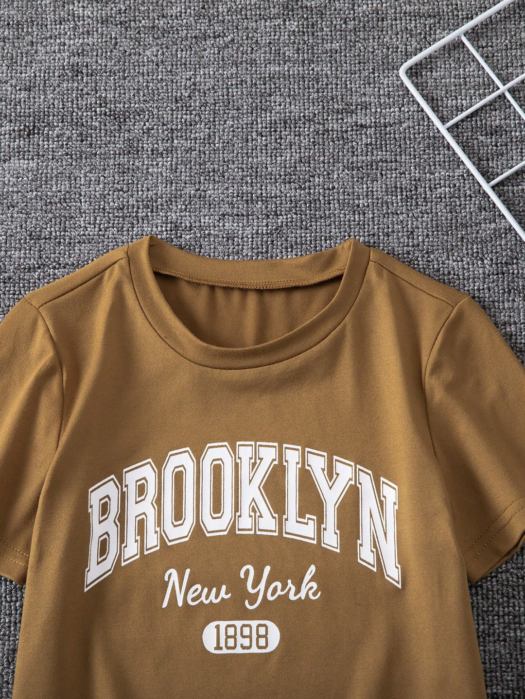 Tricou SHEIN, maro