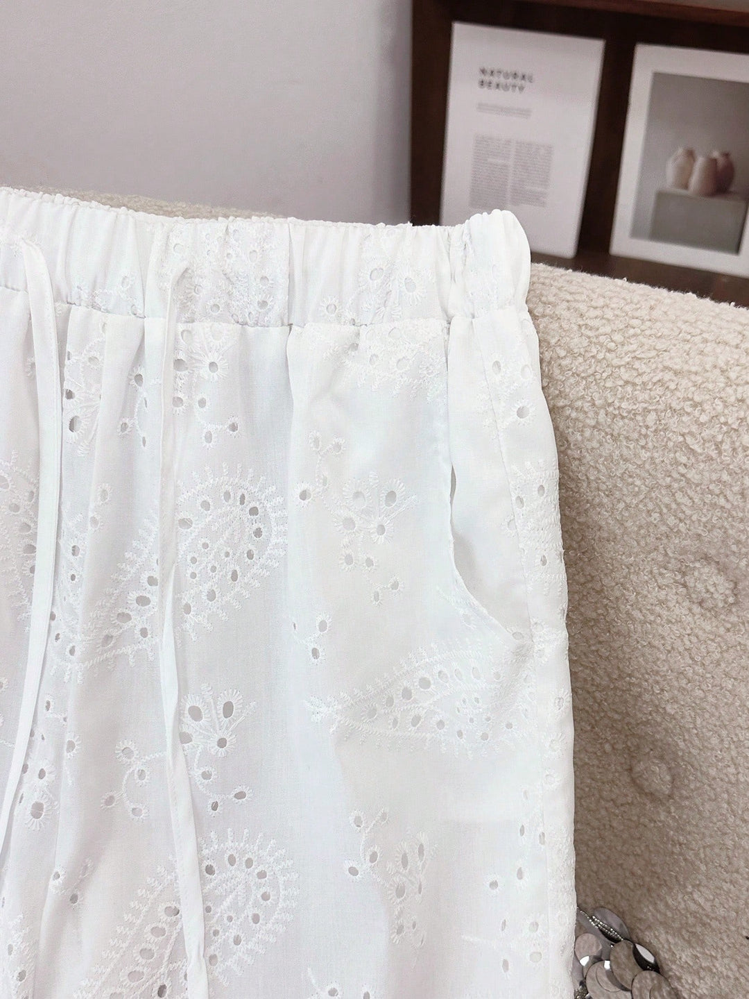 Pantaloni SHEIN, alb