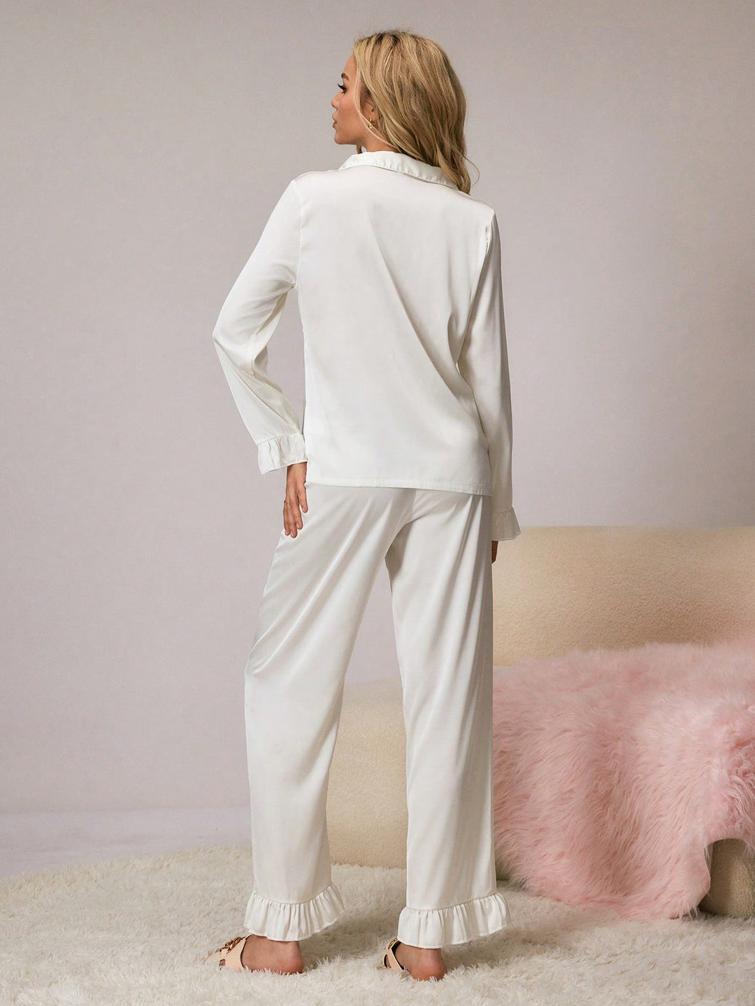 Compleu pijamale SHEIN, crem
