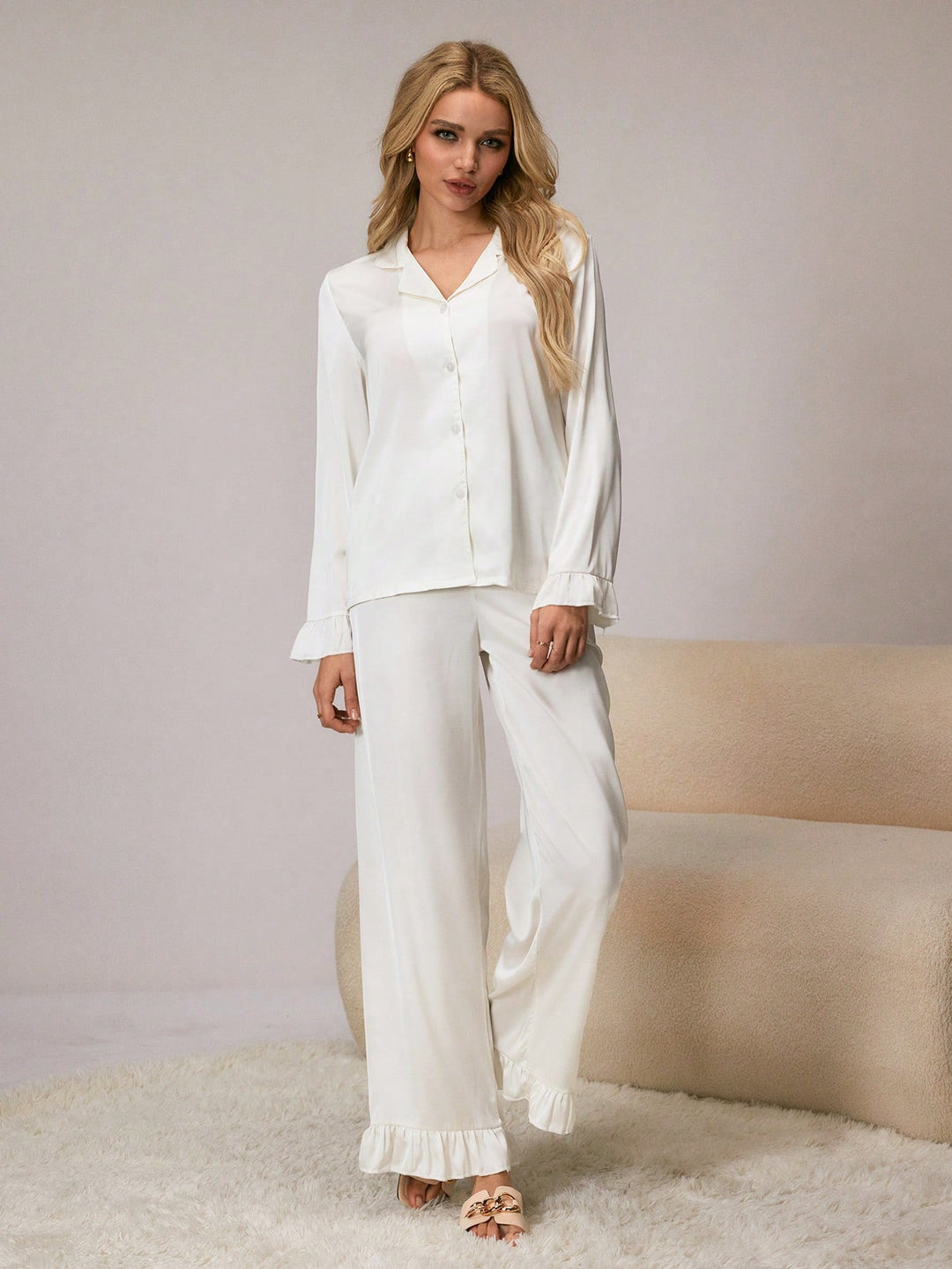 Compleu pijamale SHEIN, crem