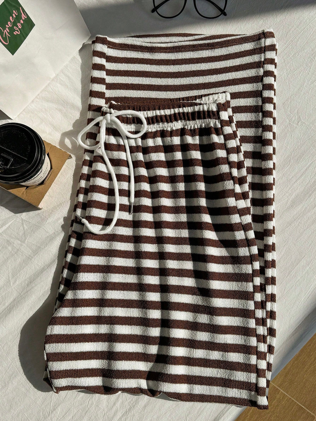 Pantaloni SHEIN, maro