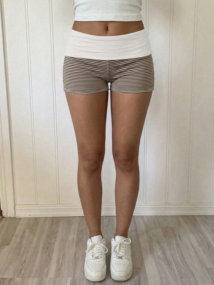 Pantaloni scurți SHEIN, maro