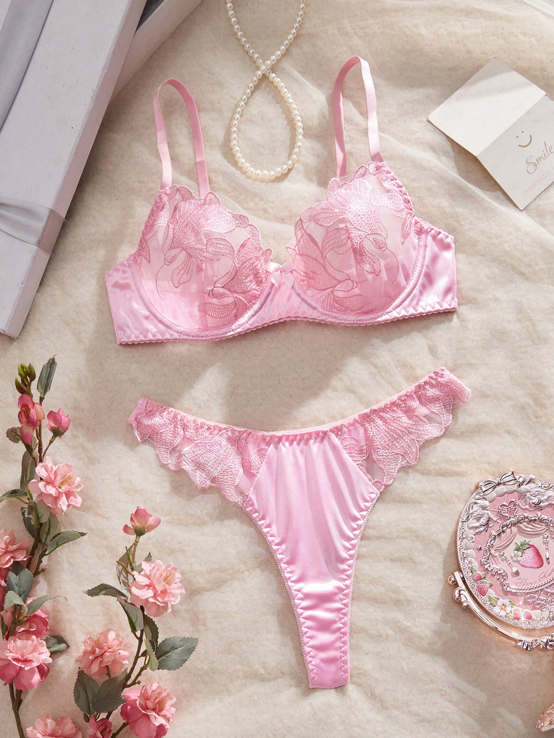 Set lenjerie SHEIN, roz