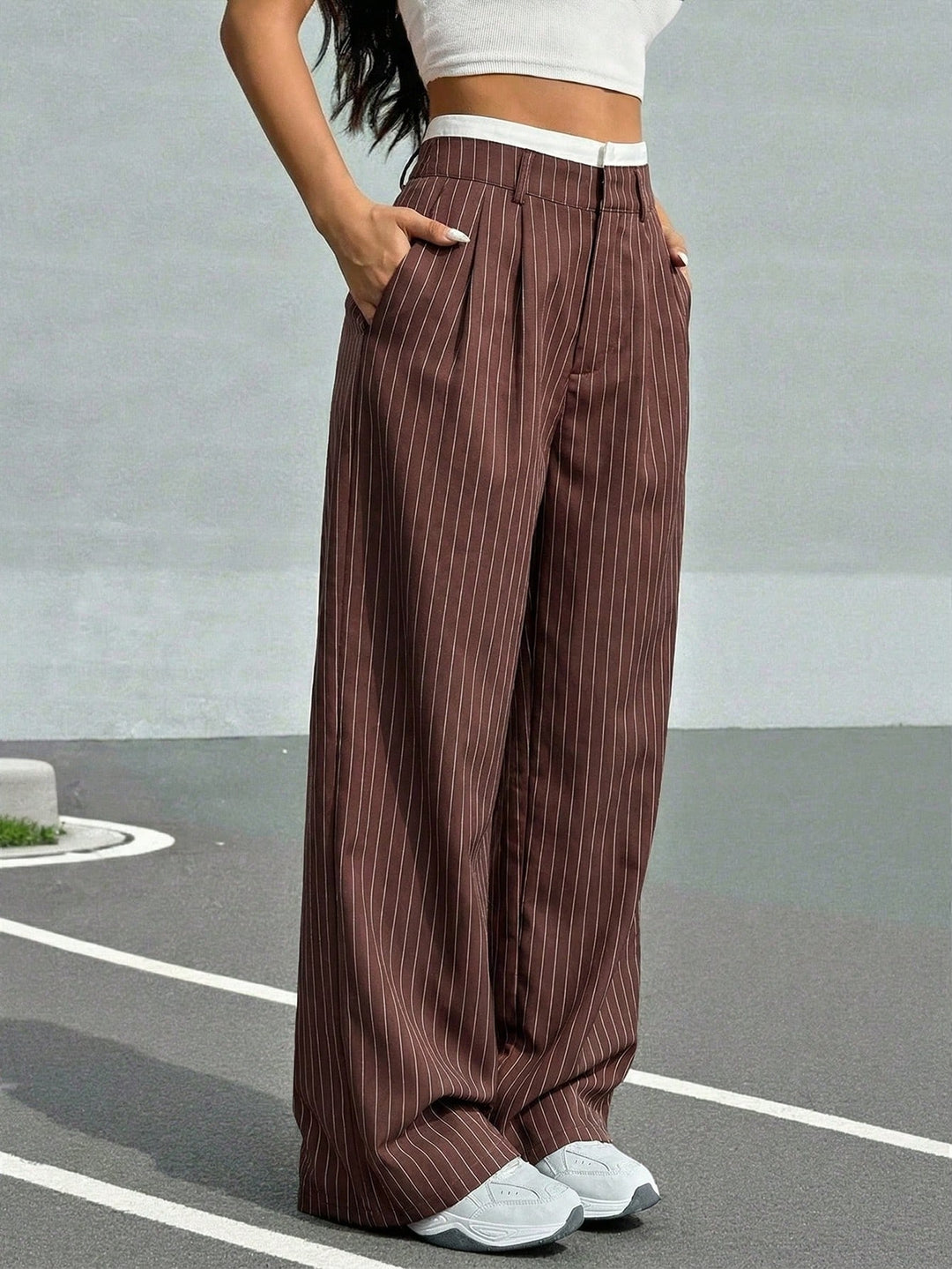 Pantalon SHEIN, maro