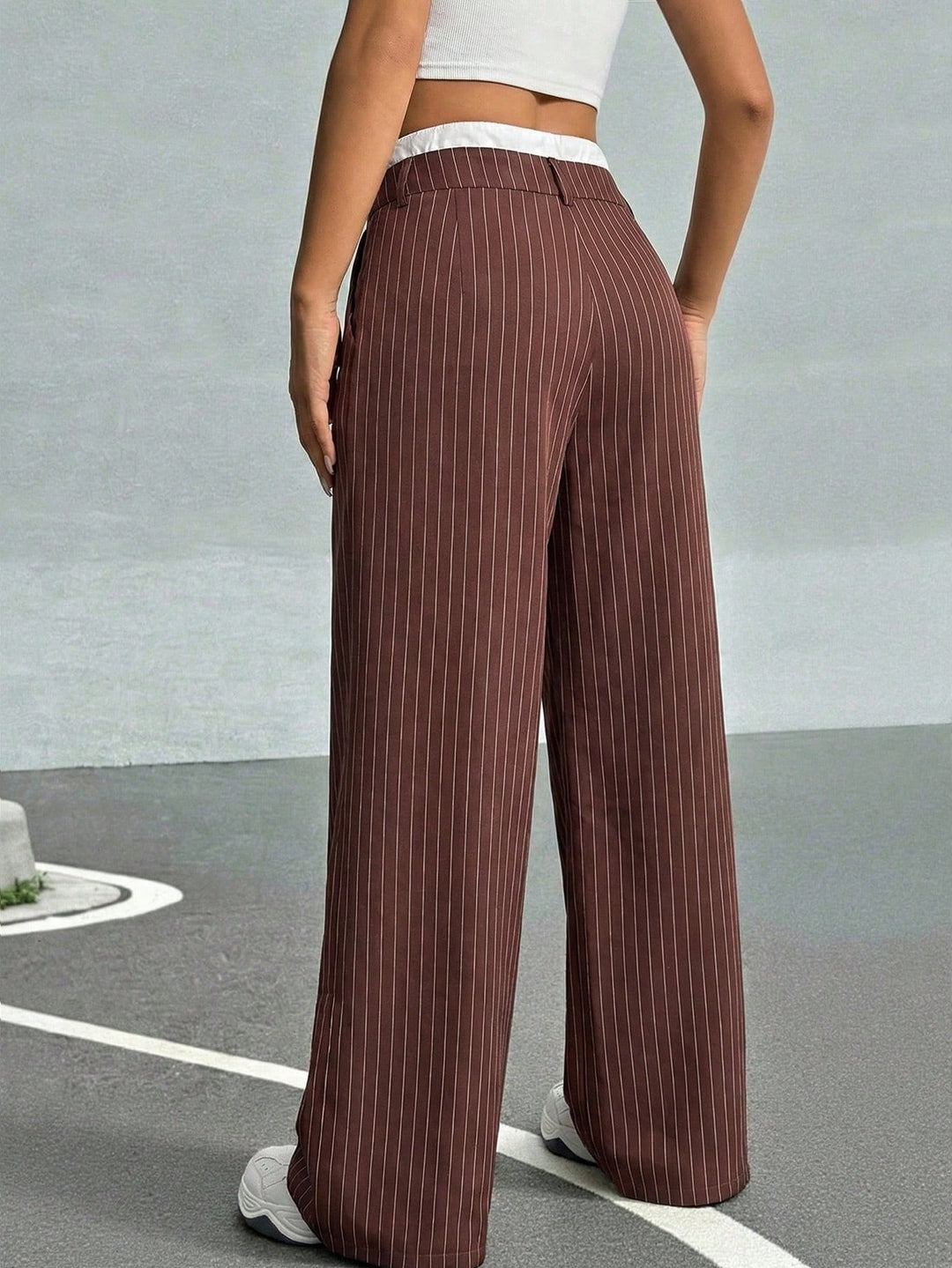 Pantalon SHEIN, maro
