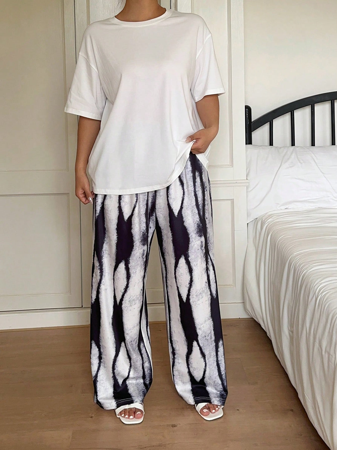 Set pijamale SHEIN, alb