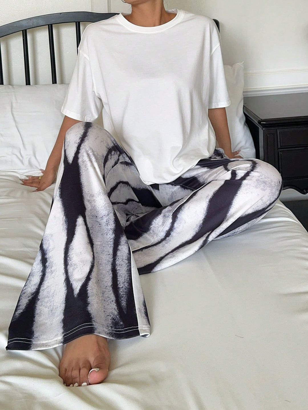Set pijamale SHEIN, alb