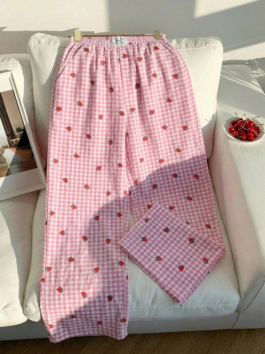 Pantaloni SHEIN, roz