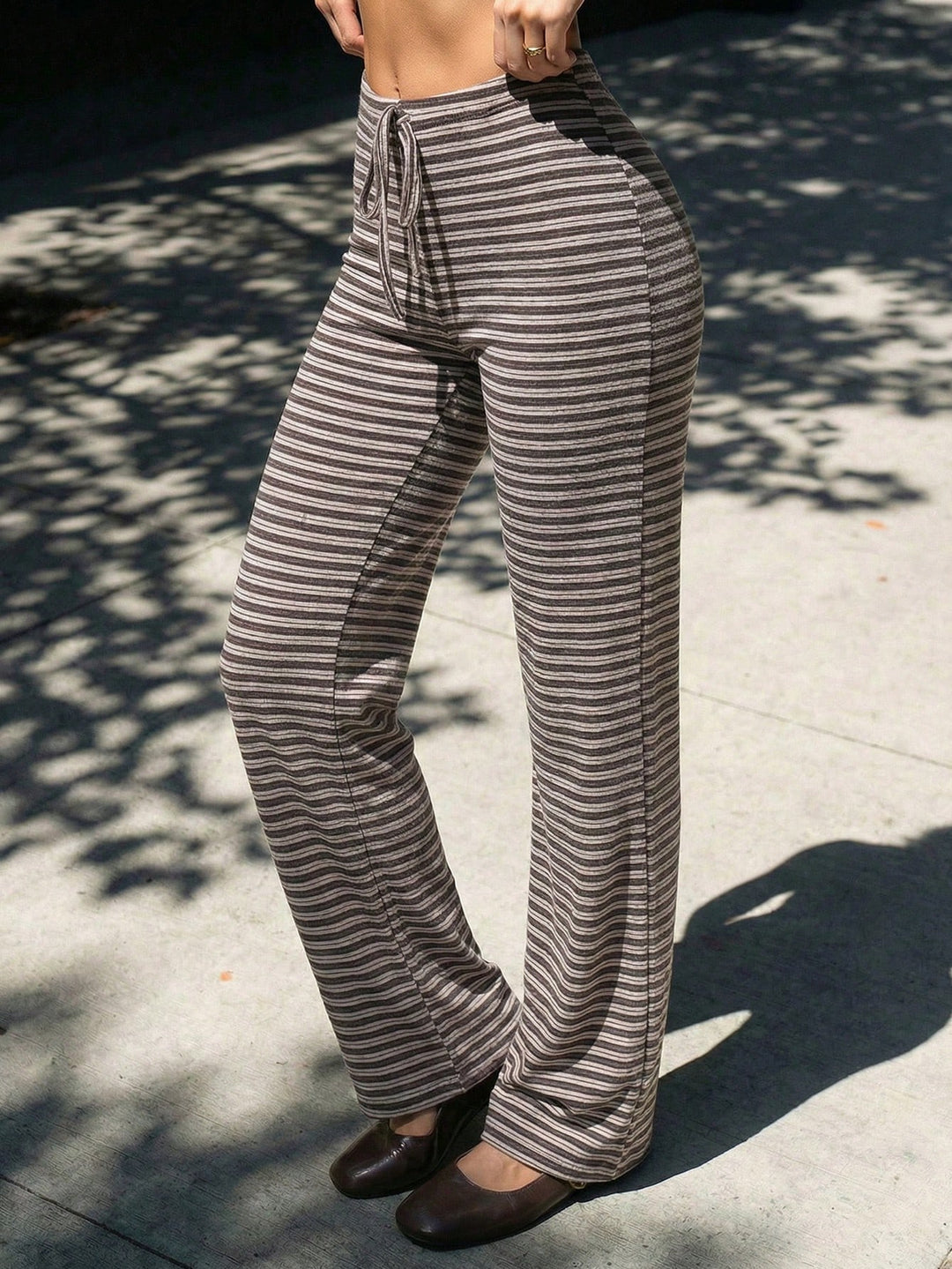 Pantaloni SHEIN, maro